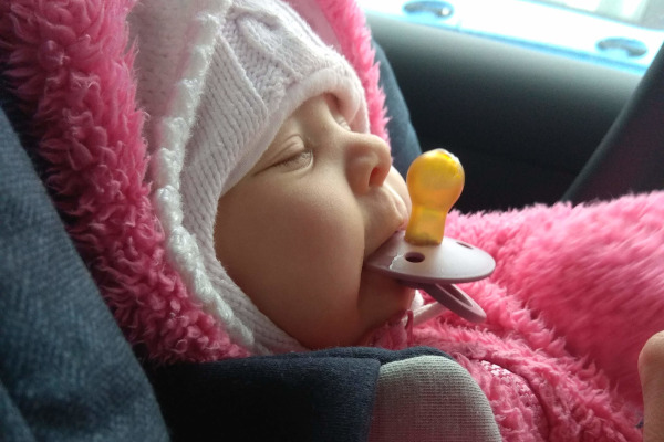 Czy dawać dziecku smoczek